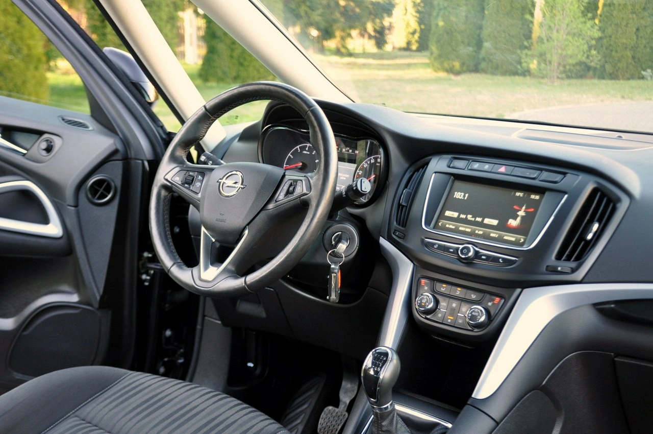 Opel Zafira - Zdjęcie 24