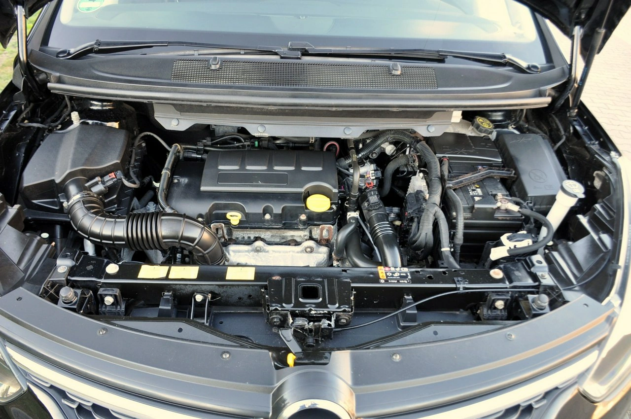 Opel Zafira - Zdjęcie 38