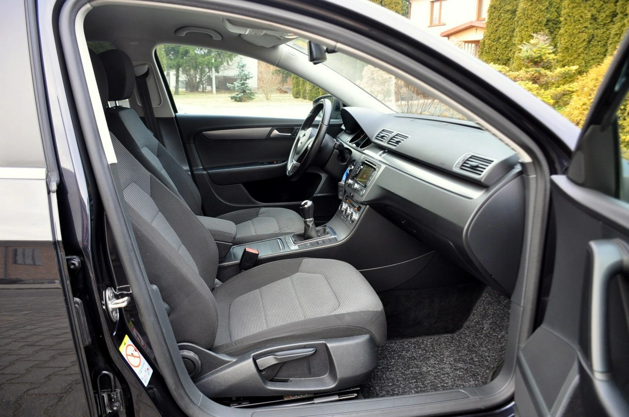 Volkswagen Passat - Zdjęcie 16