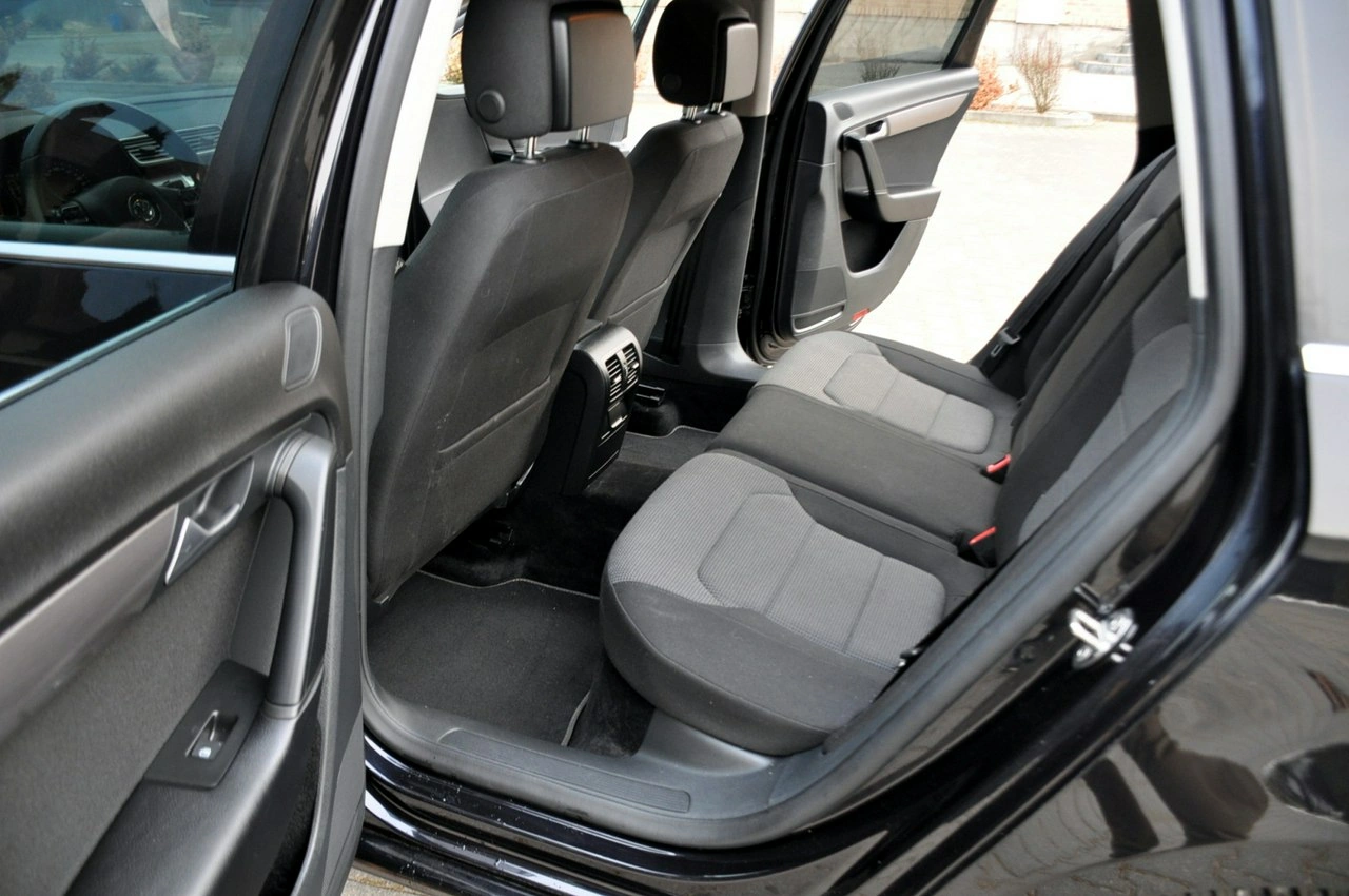 Volkswagen Passat - Zdjęcie 19