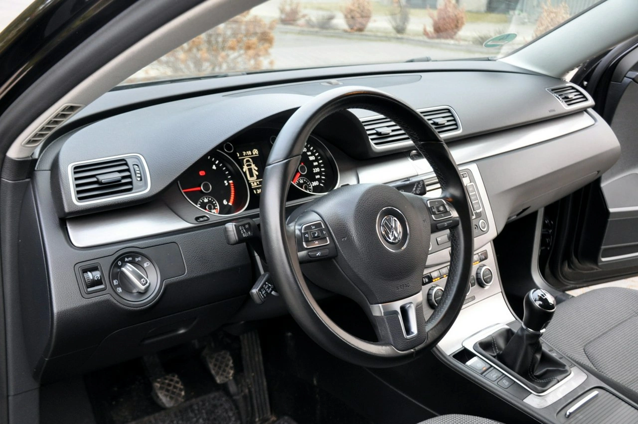 Volkswagen Passat - Zdjęcie 21