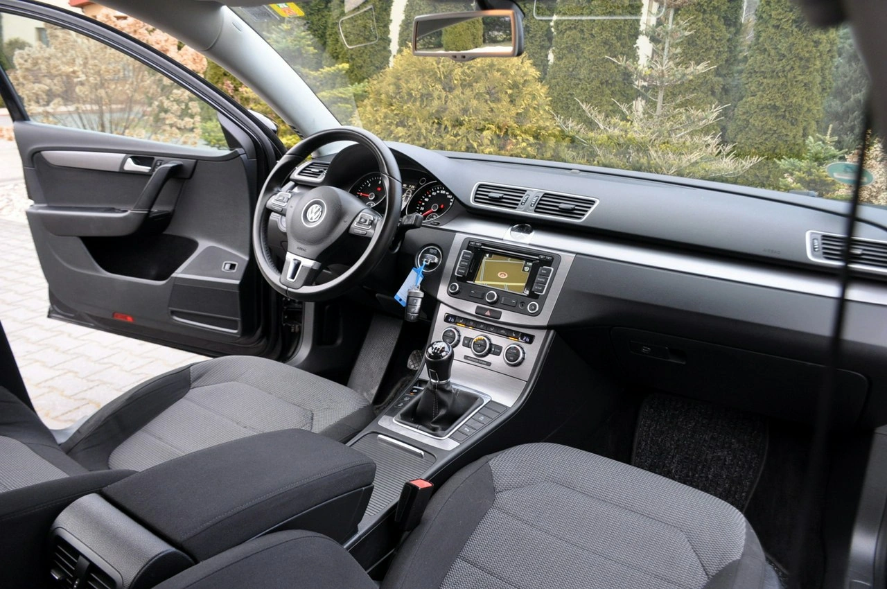 Volkswagen Passat - Zdjęcie 24