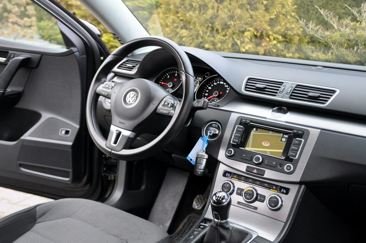 Volkswagen Passat - Zdjęcie 25