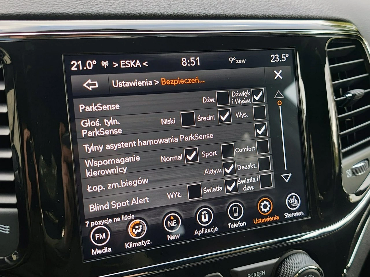 Jeep Grand Cherokee - Zdjęcie 23