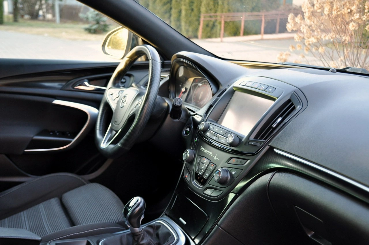Opel Insignia - Zdjęcie 17