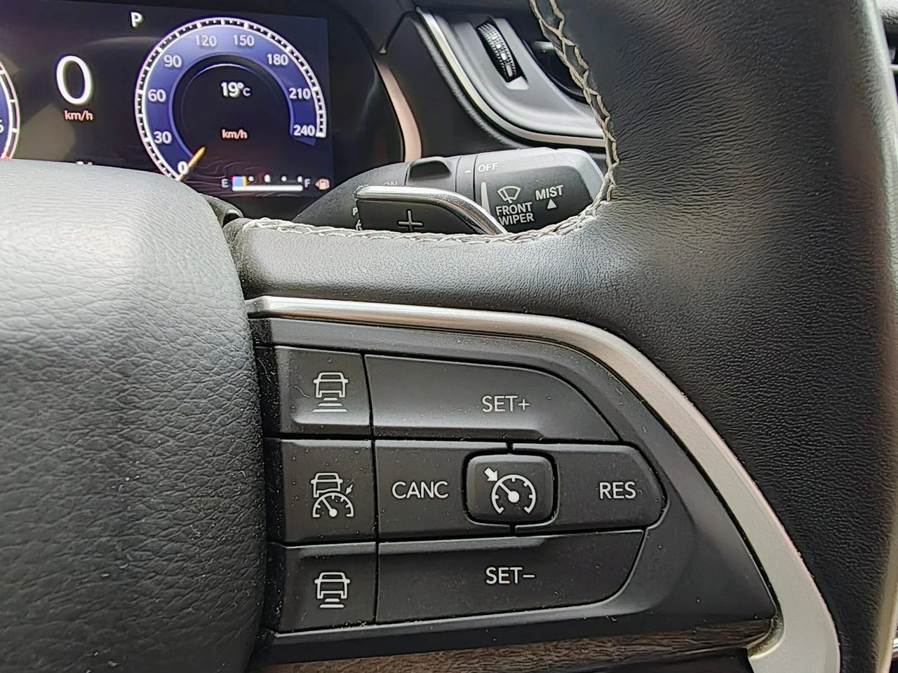 Jeep Grand Cherokee - Zdjęcie 25