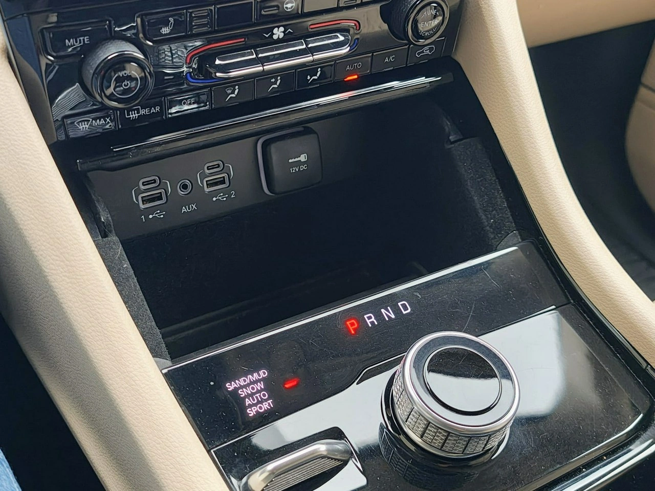 Jeep Grand Cherokee - Zdjęcie 29