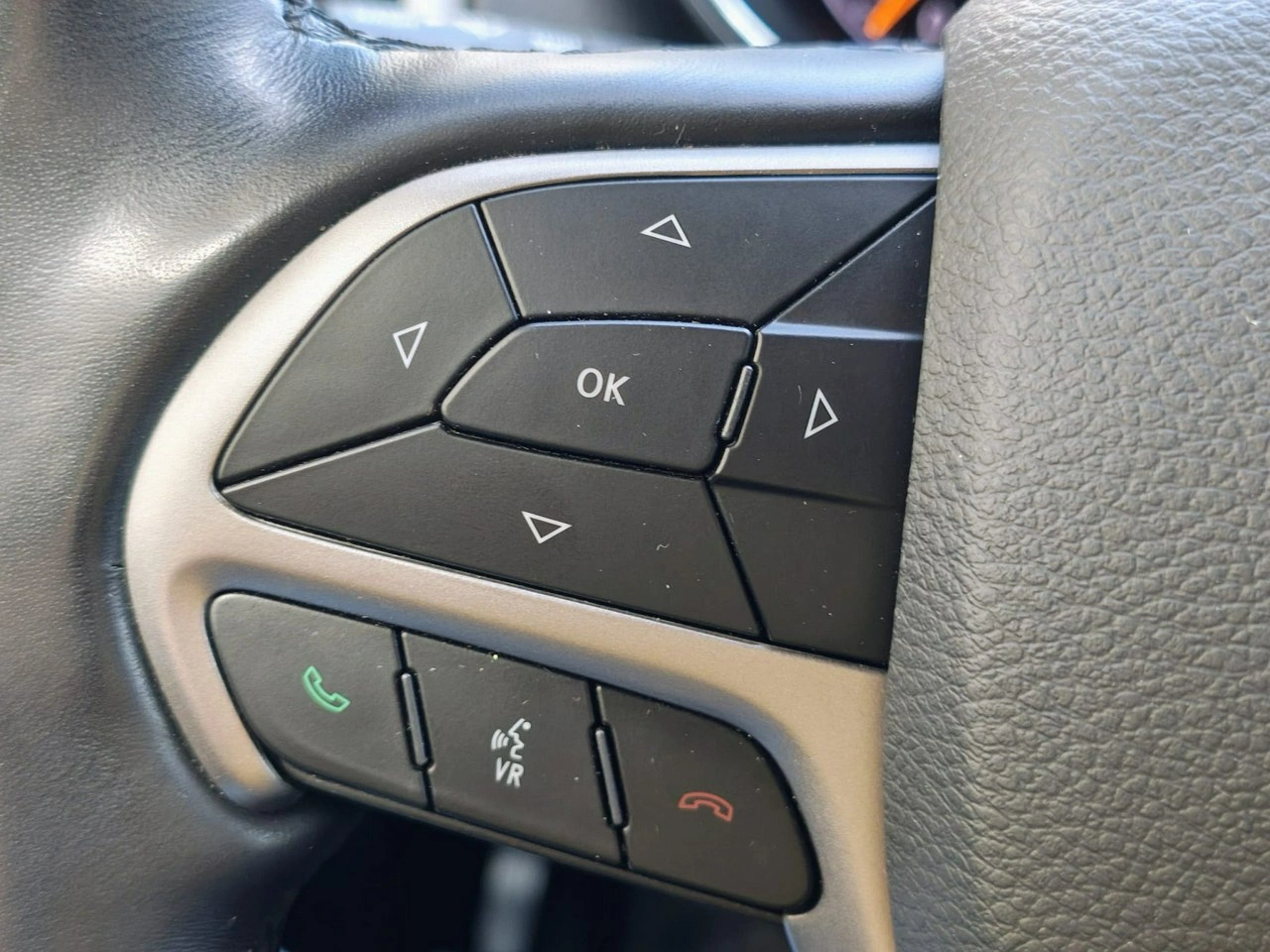 Jeep Grand Cherokee - Zdjęcie 10