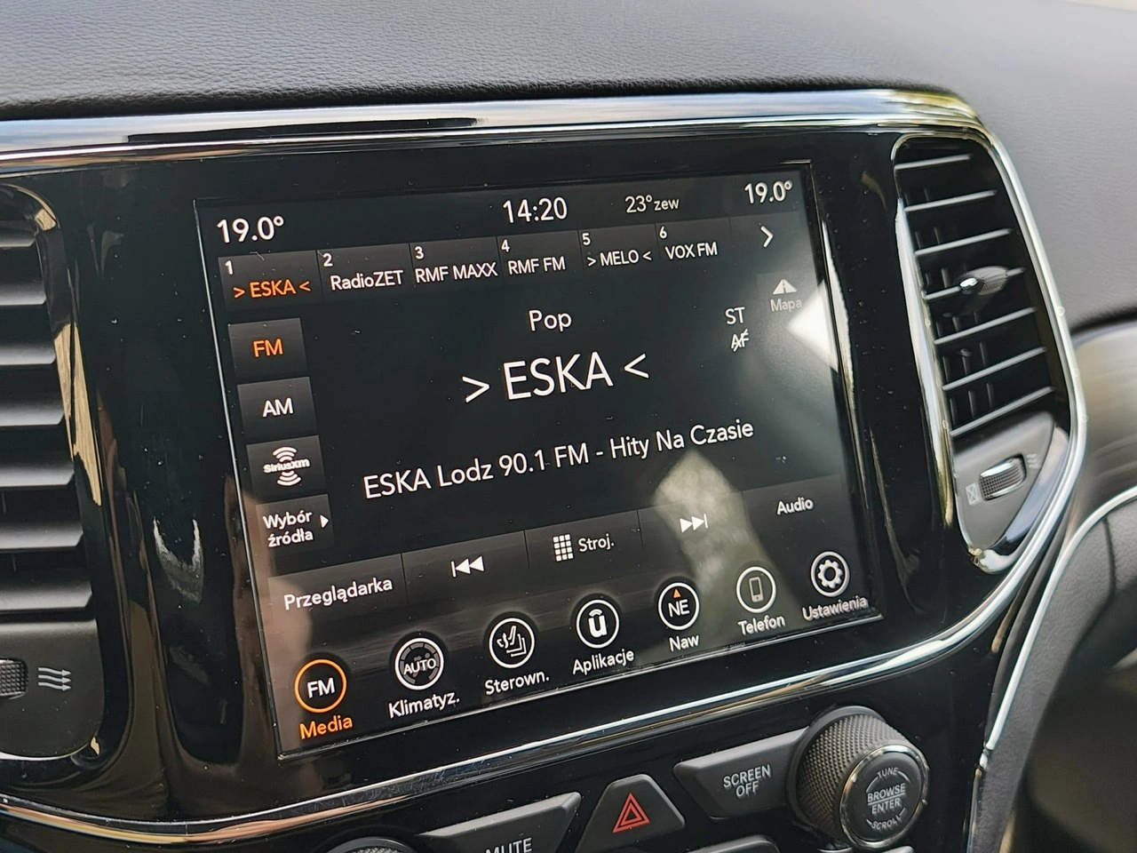 Jeep Grand Cherokee - Zdjęcie 32