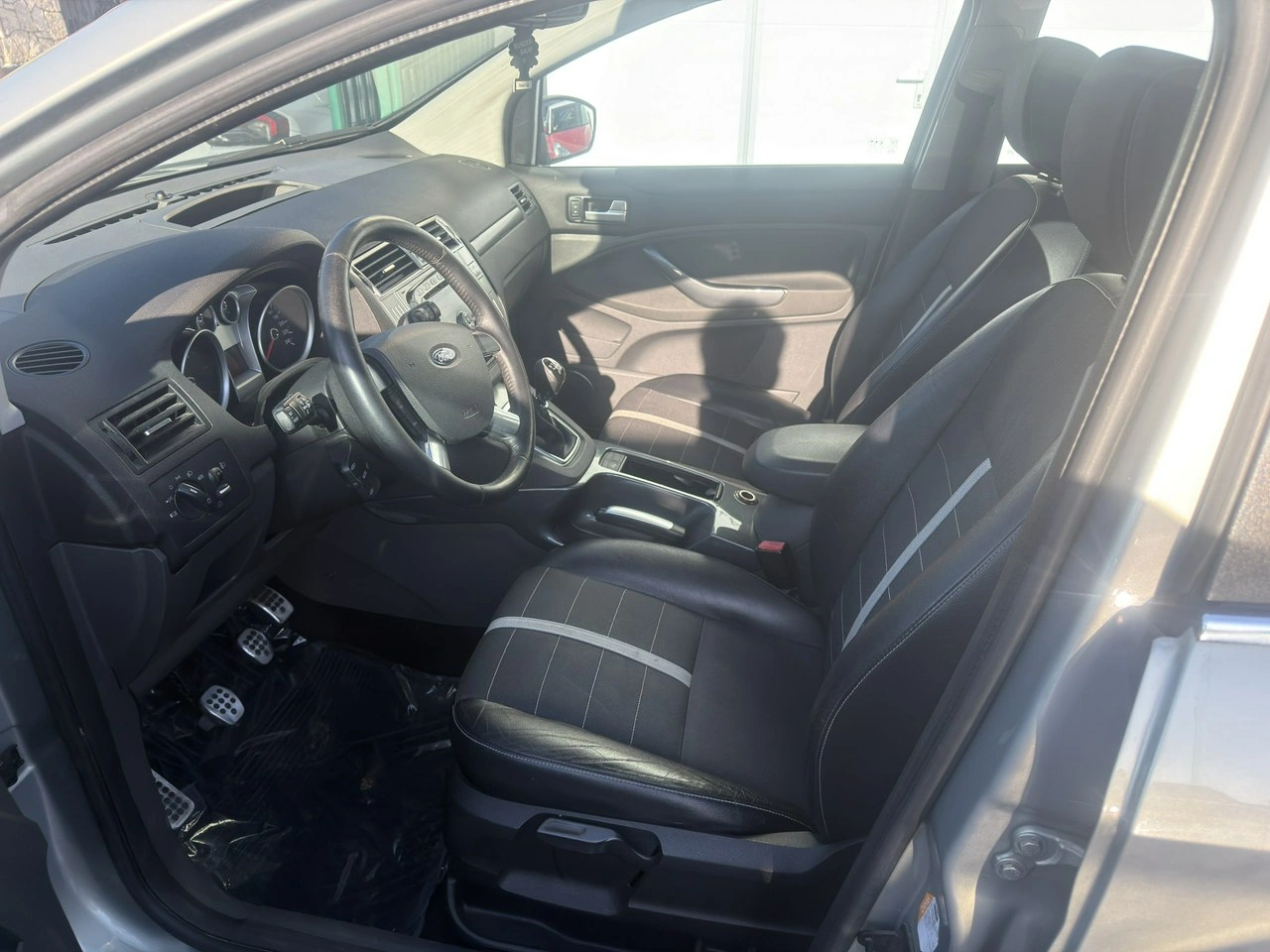Ford Kuga - Zdjęcie 9