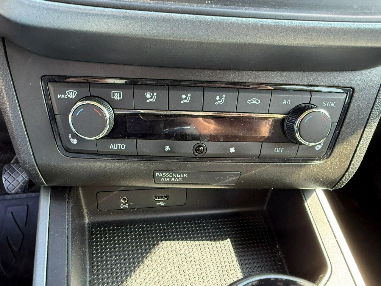 Seat Arona - Zdjęcie 20