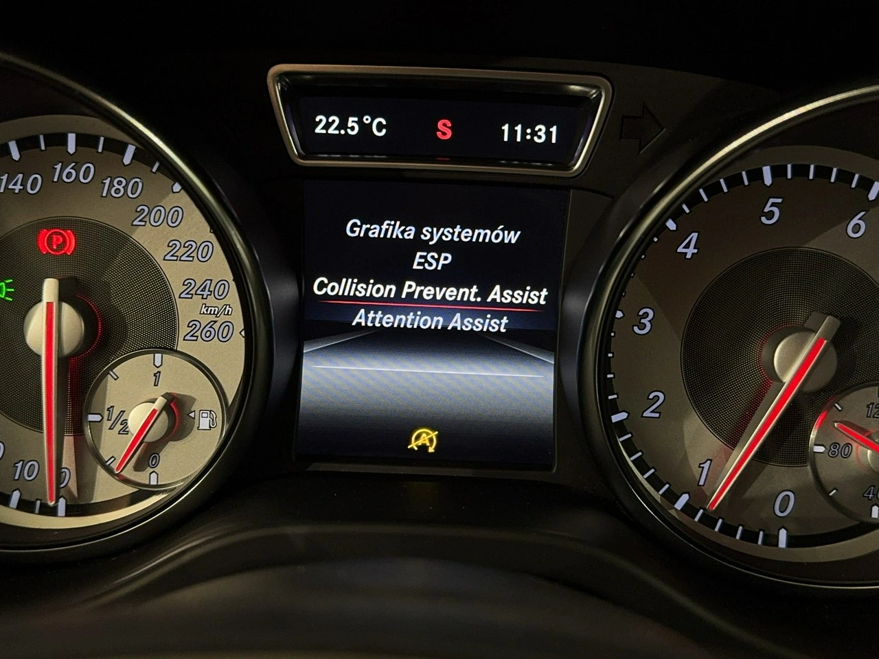 Mercedes GLA 200 - Zdjęcie 21