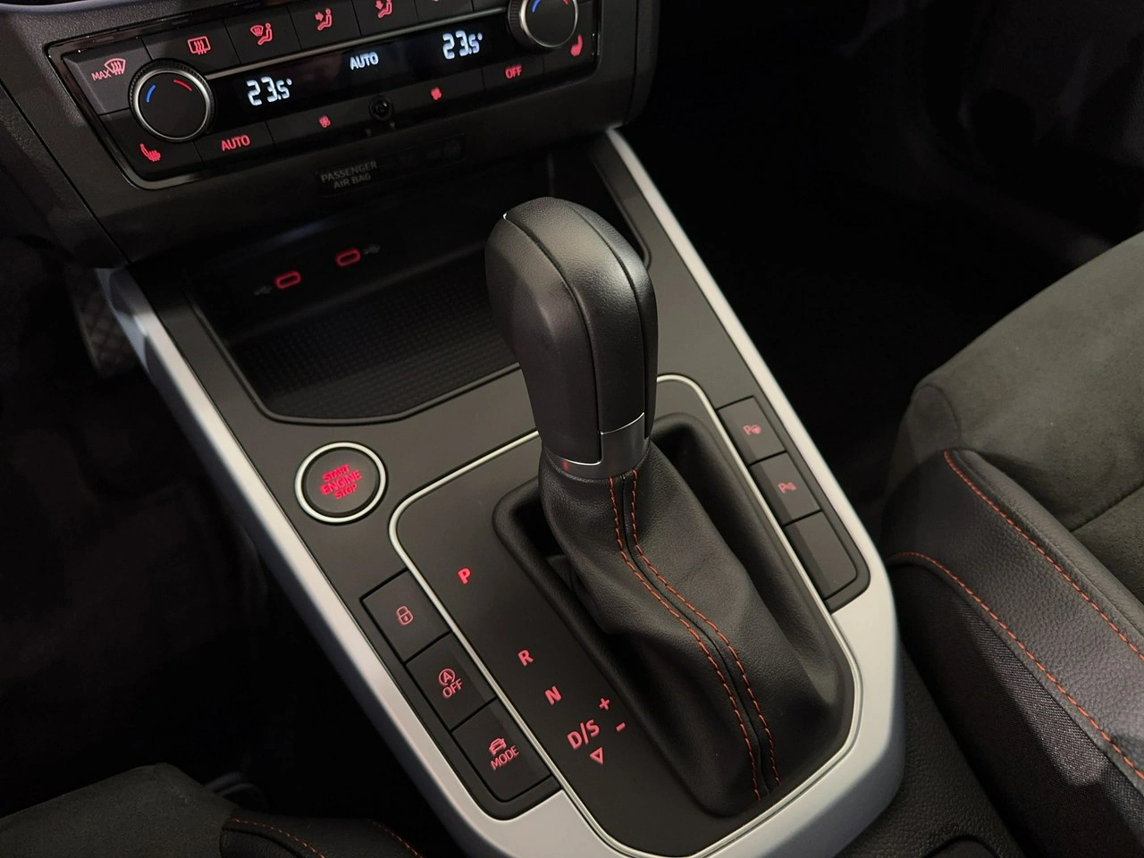 Seat Arona - Zdjęcie 26