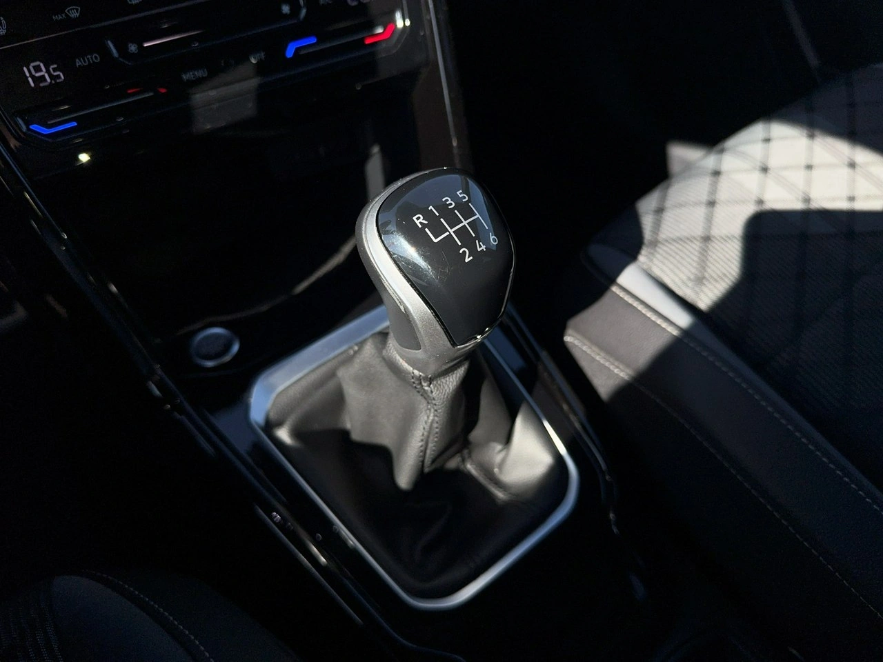 Volkswagen T-Roc - Zdjęcie 22