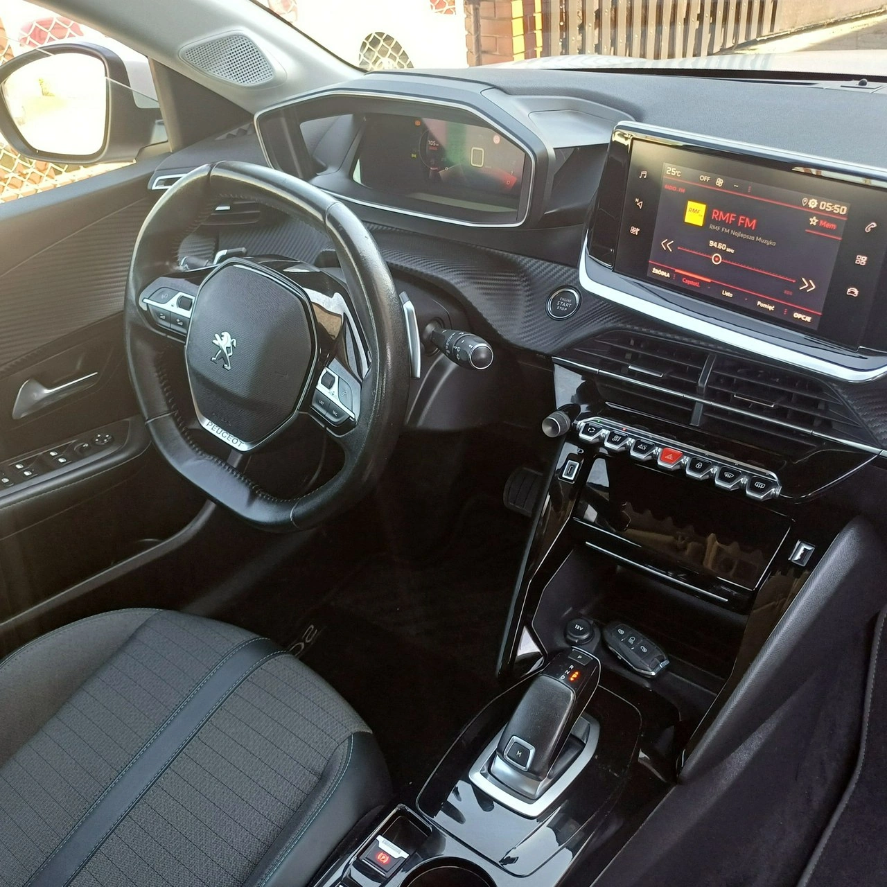 Peugeot 208 - Zdjęcie 9
