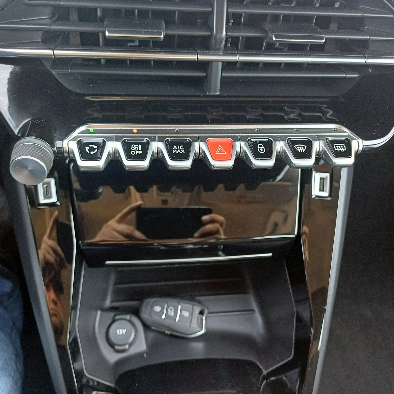Peugeot 208 - Zdjęcie 14
