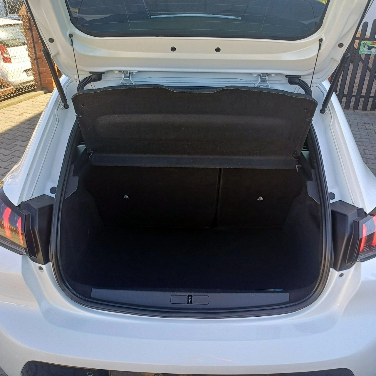 Peugeot 208 - Zdjęcie 19