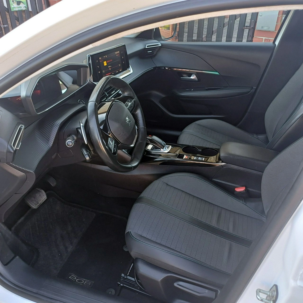 Peugeot 208 - Zdjęcie 4