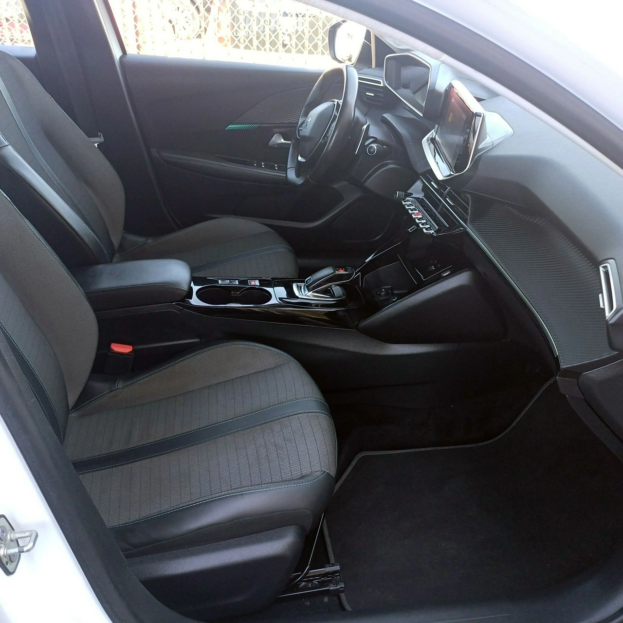Peugeot 208 - Zdjęcie 8