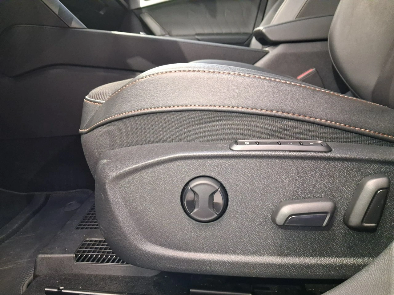 Cupra Leon Sportstourer - Zdjęcie 12
