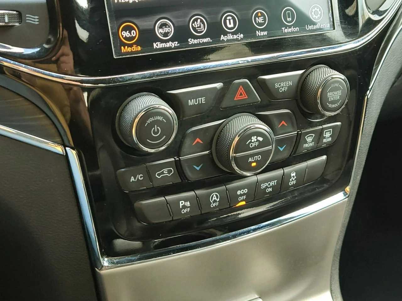 Jeep Grand Cherokee - Zdjęcie 22