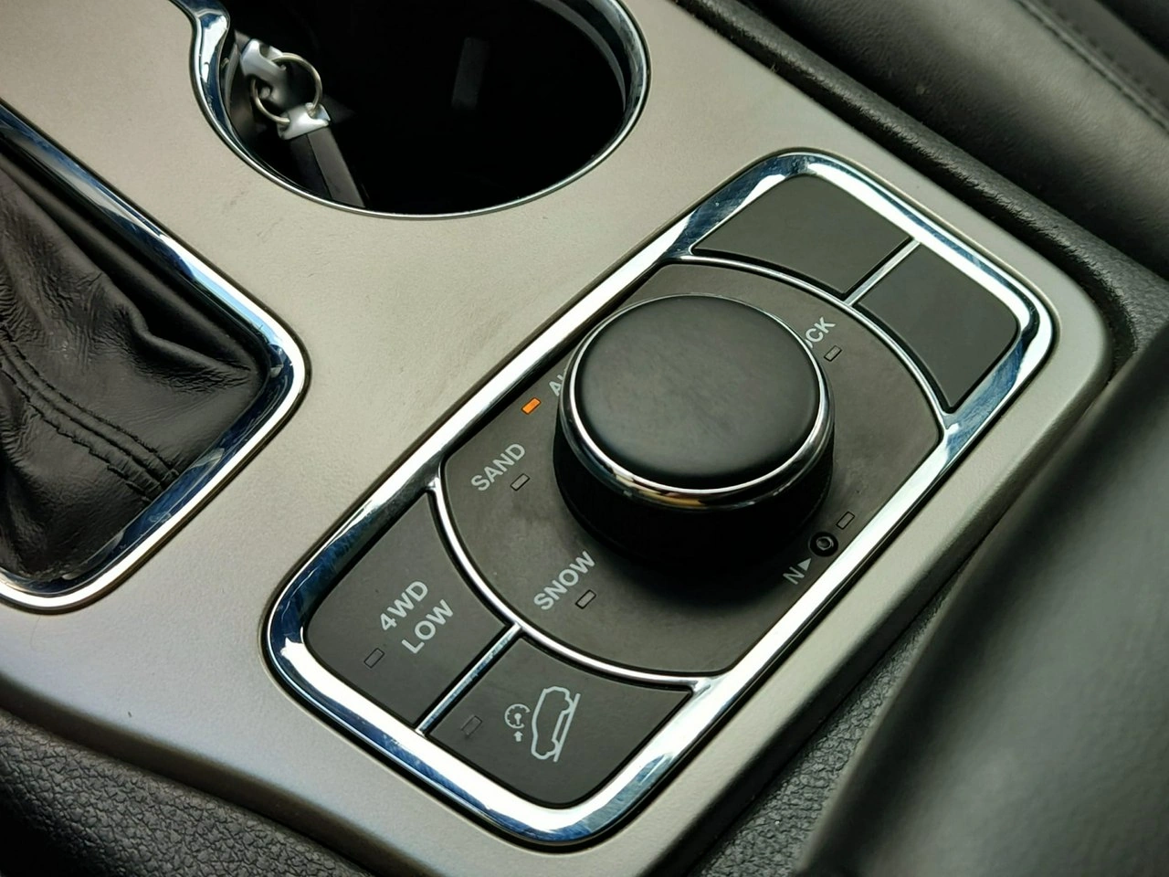 Jeep Grand Cherokee - Zdjęcie 34