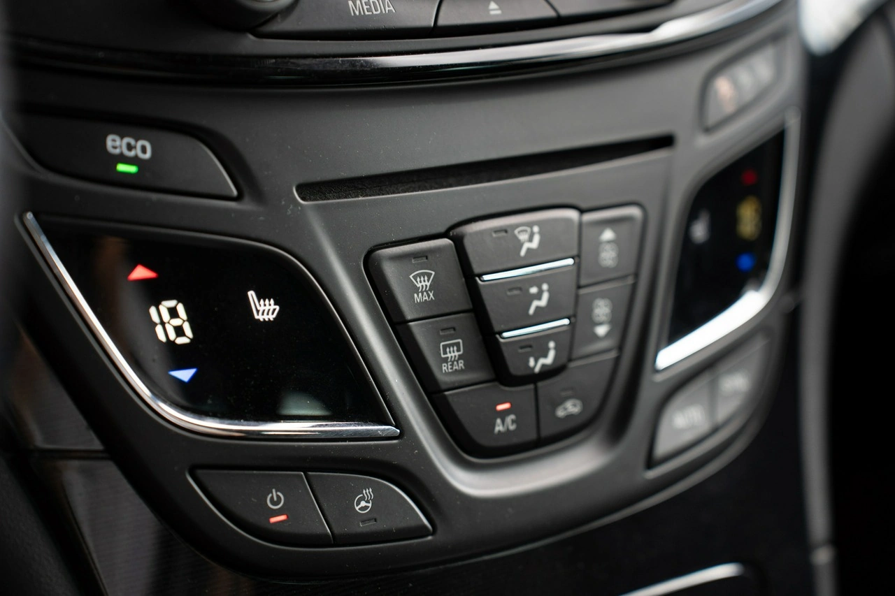 Opel Insignia - Zdjęcie 15