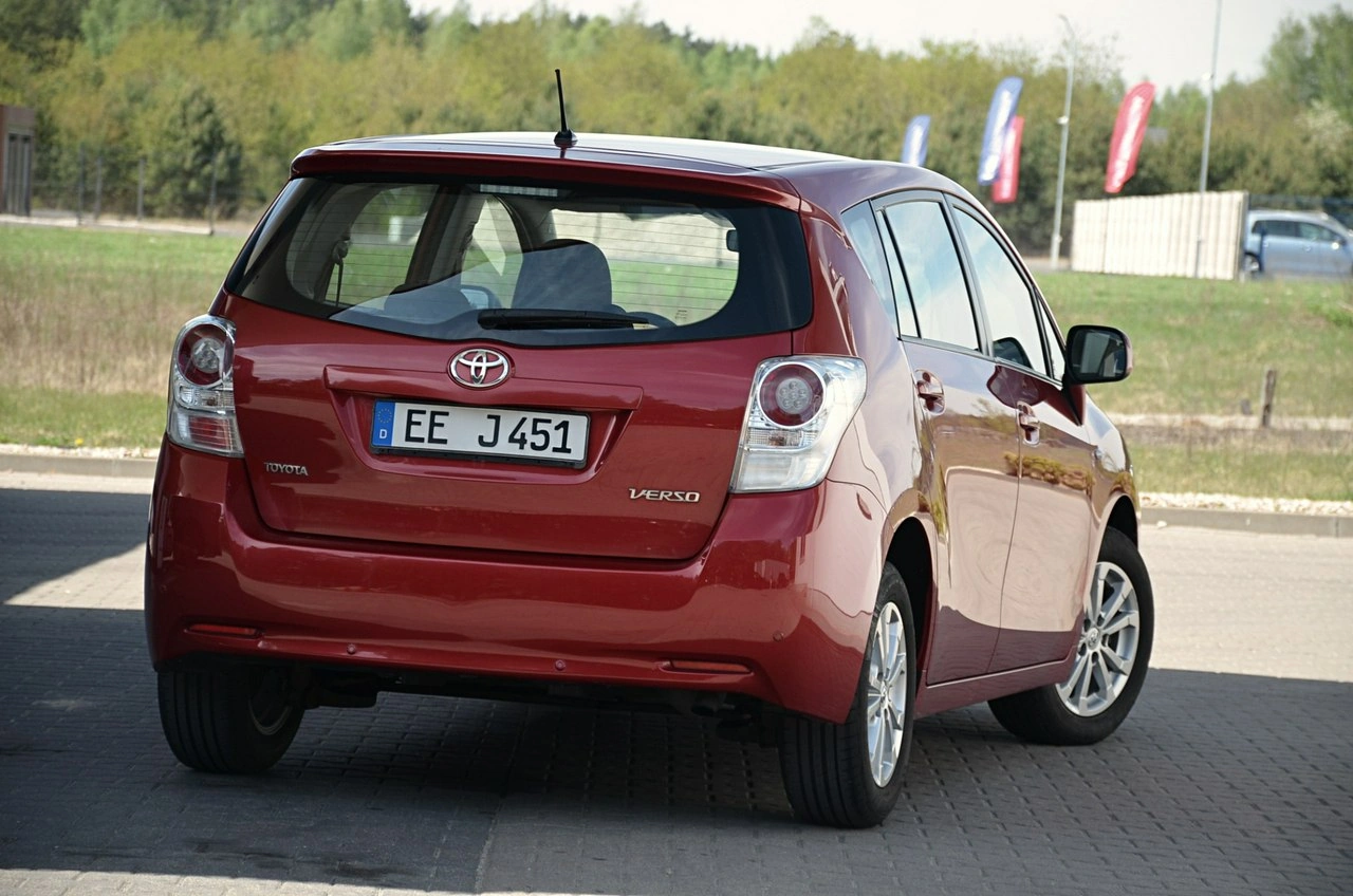 Toyota Verso - Zdjęcie 10