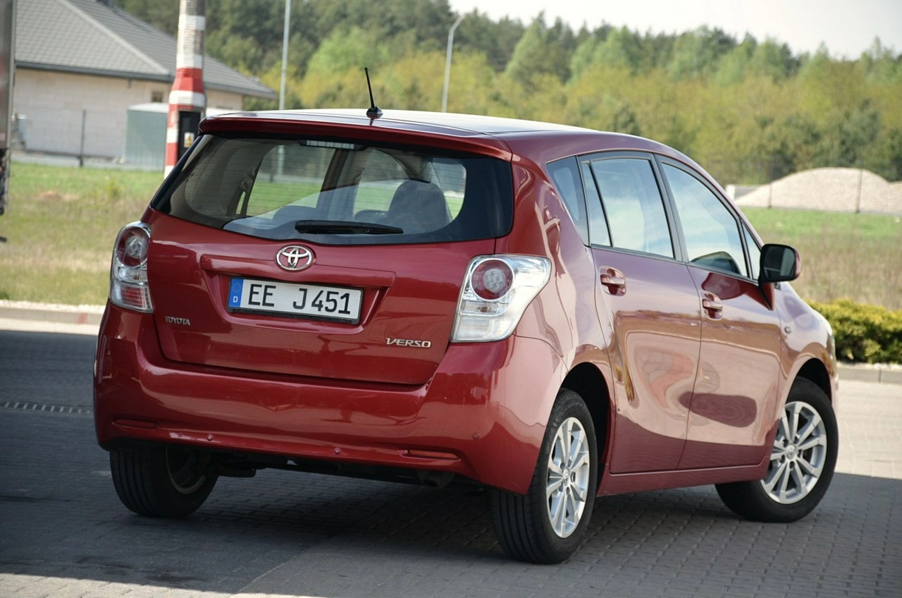 Toyota Verso - Zdjęcie 11