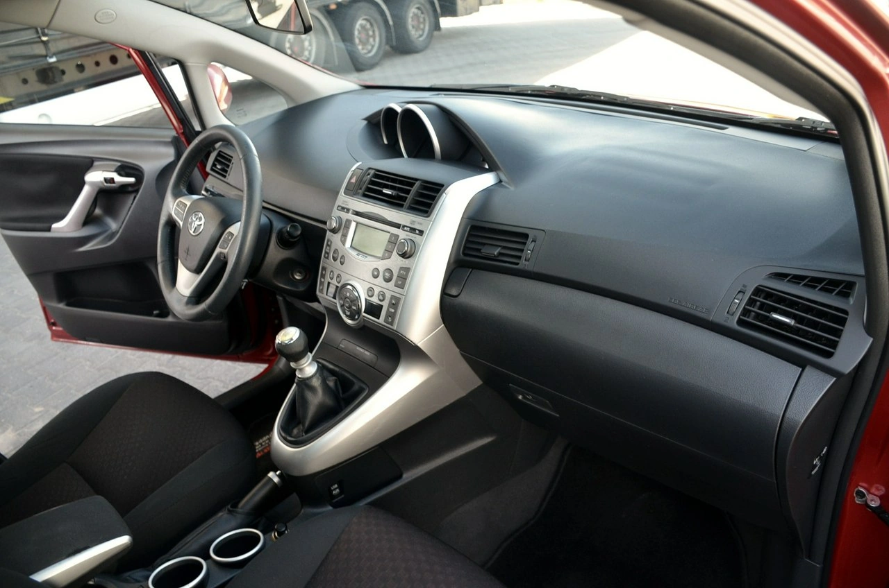 Toyota Verso - Zdjęcie 12