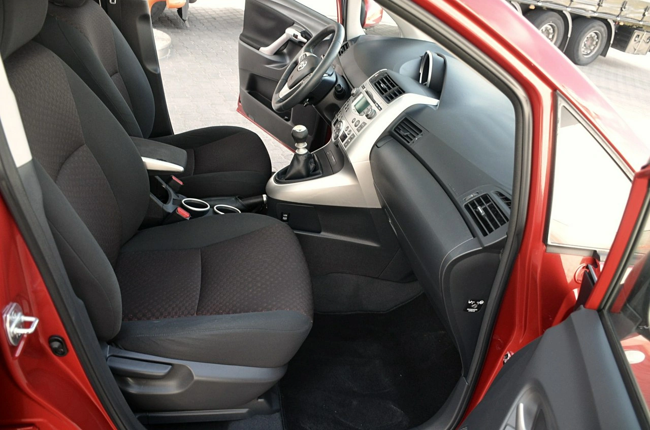 Toyota Verso - Zdjęcie 13