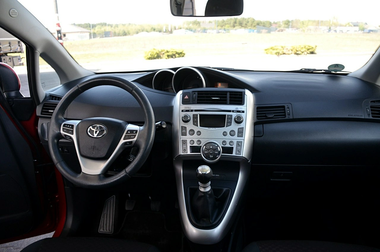 Toyota Verso - Zdjęcie 15