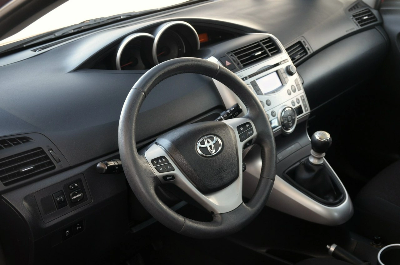 Toyota Verso - Zdjęcie 17