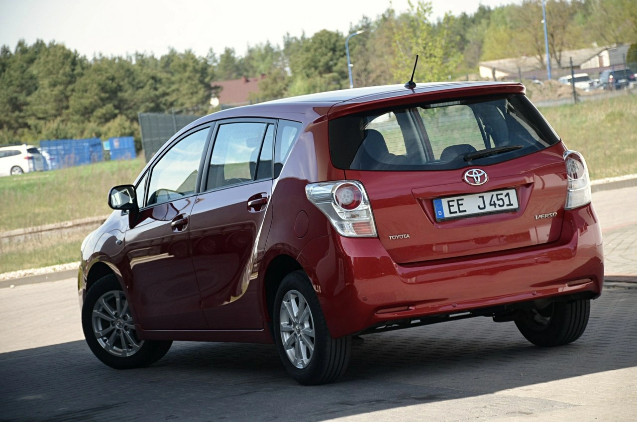 Toyota Verso - Zdjęcie 8