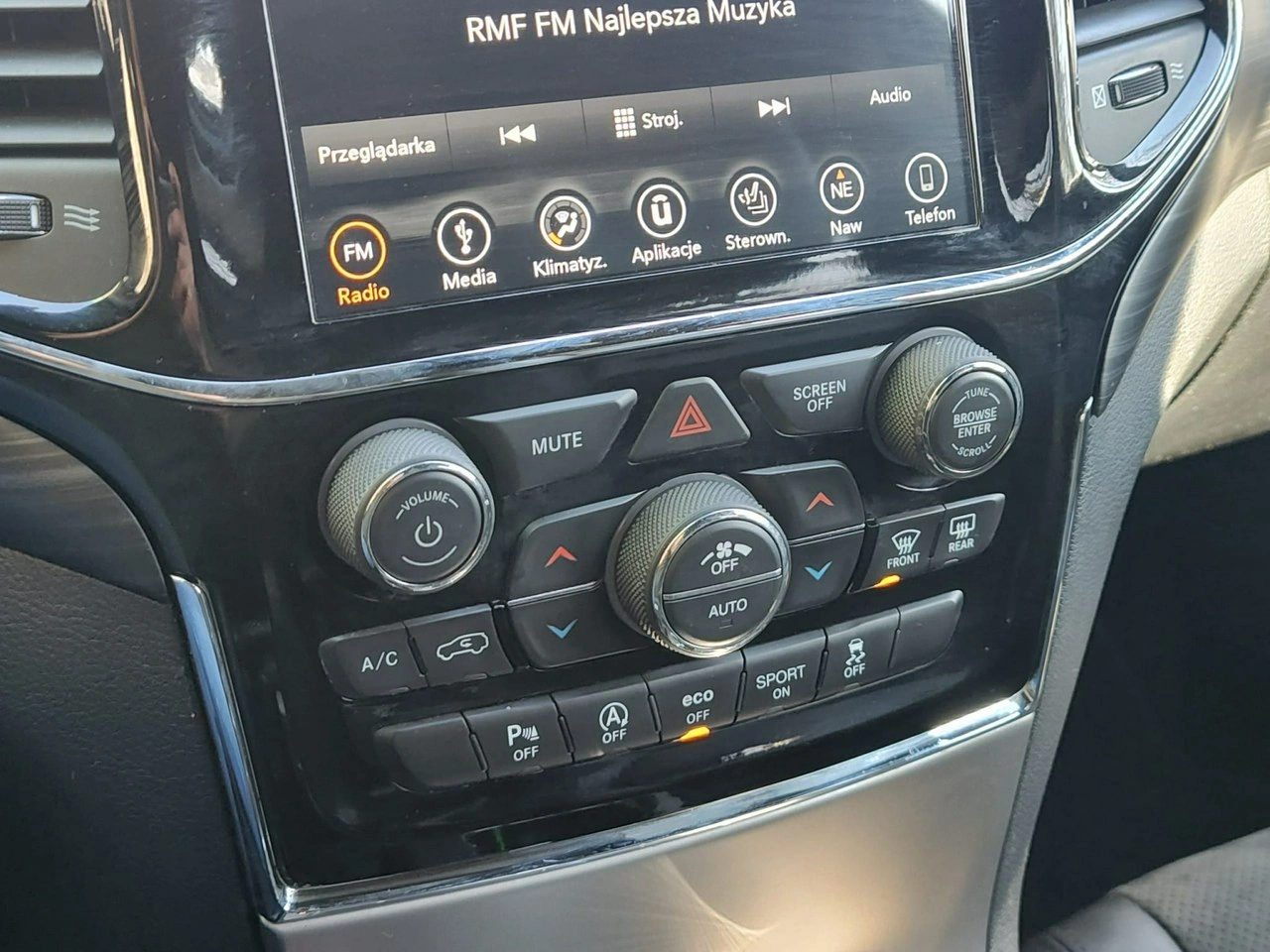 Jeep Grand Cherokee - Zdjęcie 19