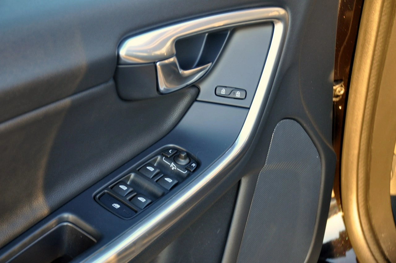 Volvo S60 - Zdjęcie 37