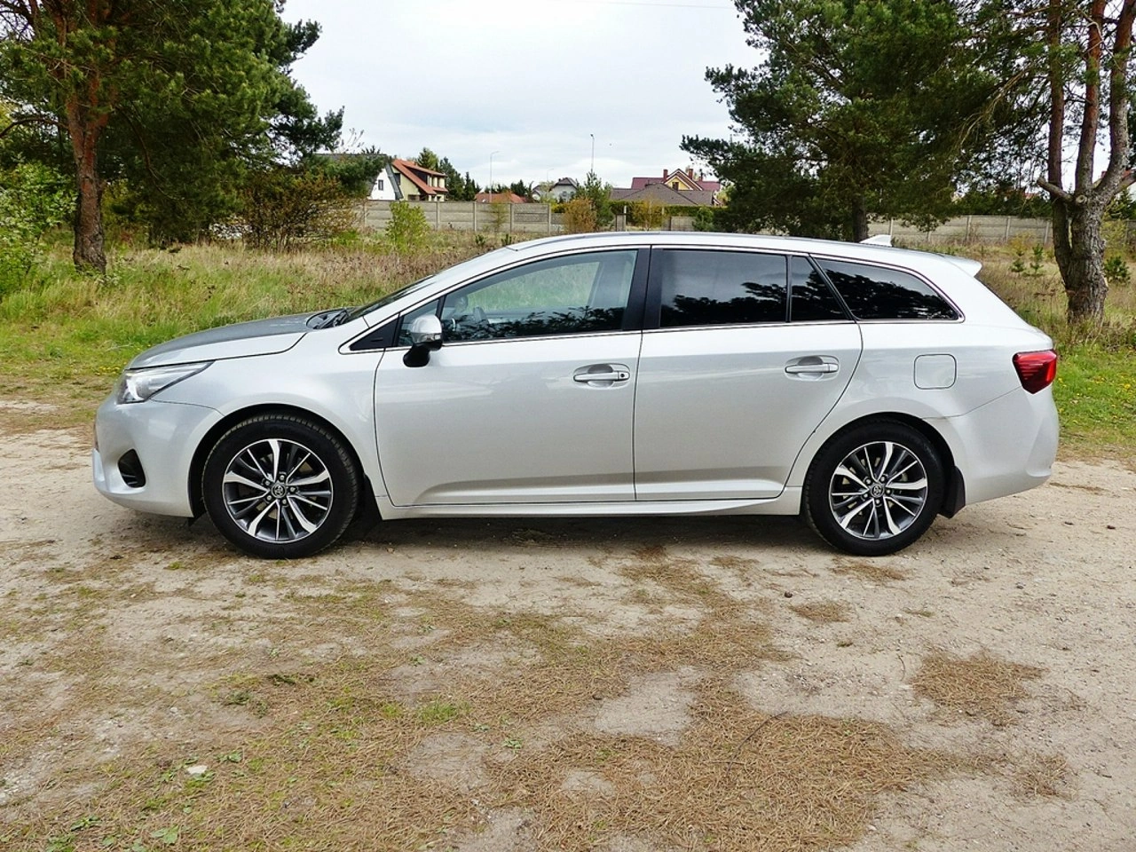 Toyota Avensis - Zdjęcie 12