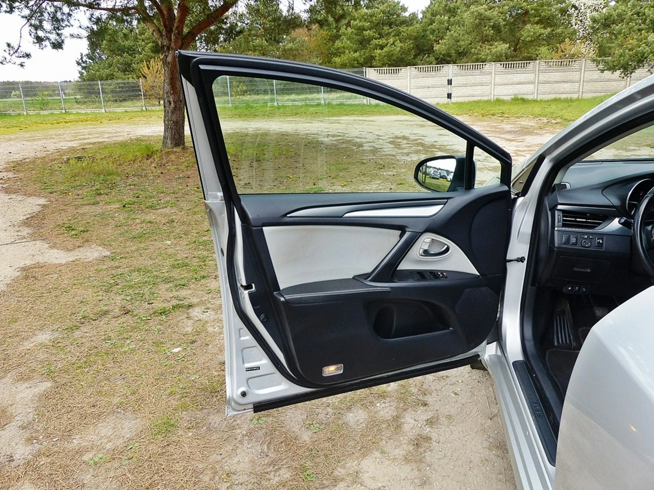 Toyota Avensis - Zdjęcie 17