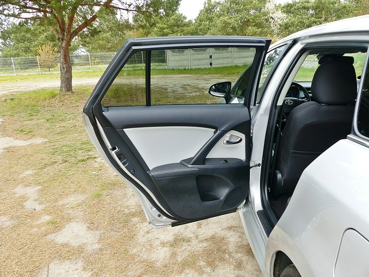 Toyota Avensis - Zdjęcie 21