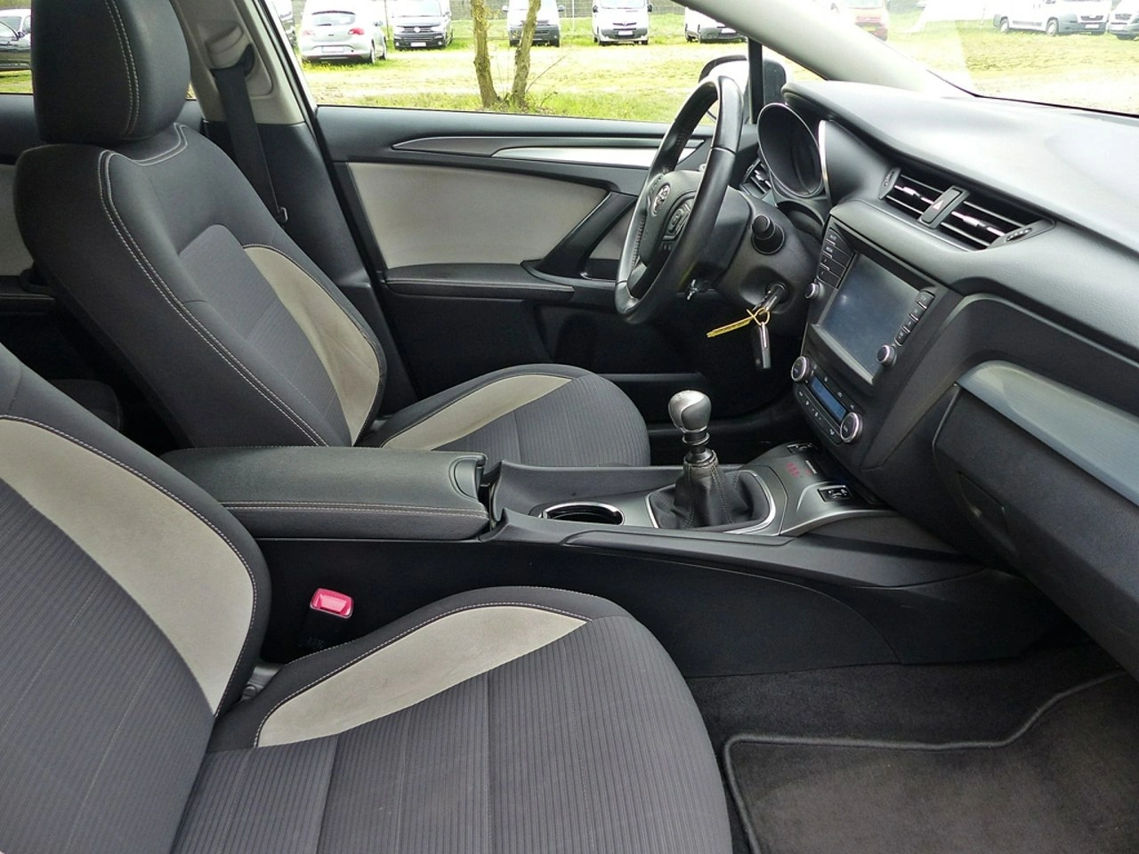 Toyota Avensis - Zdjęcie 25