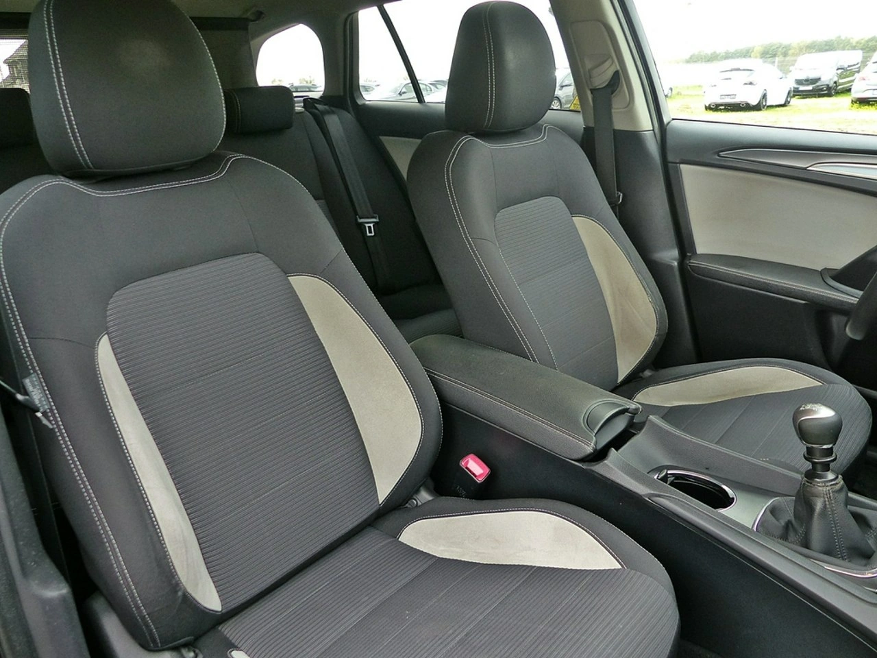 Toyota Avensis - Zdjęcie 26
