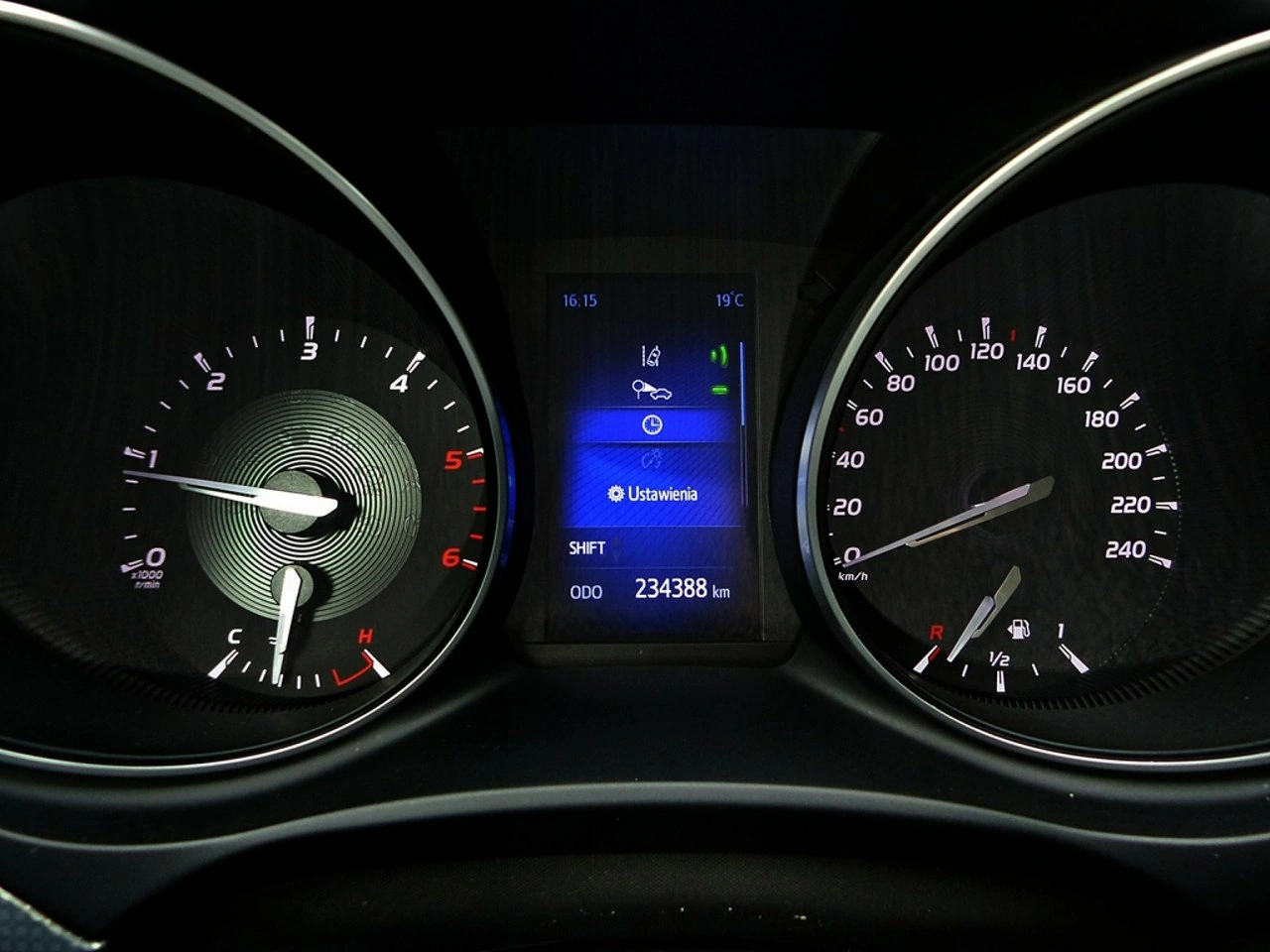 Toyota Avensis - Zdjęcie 28