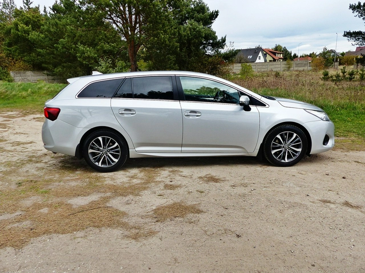 Toyota Avensis - Zdjęcie 6