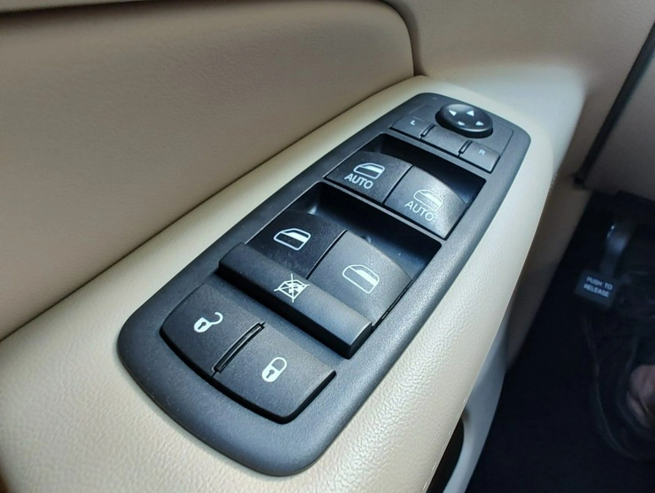 Jeep Grand Cherokee - Zdjęcie 9