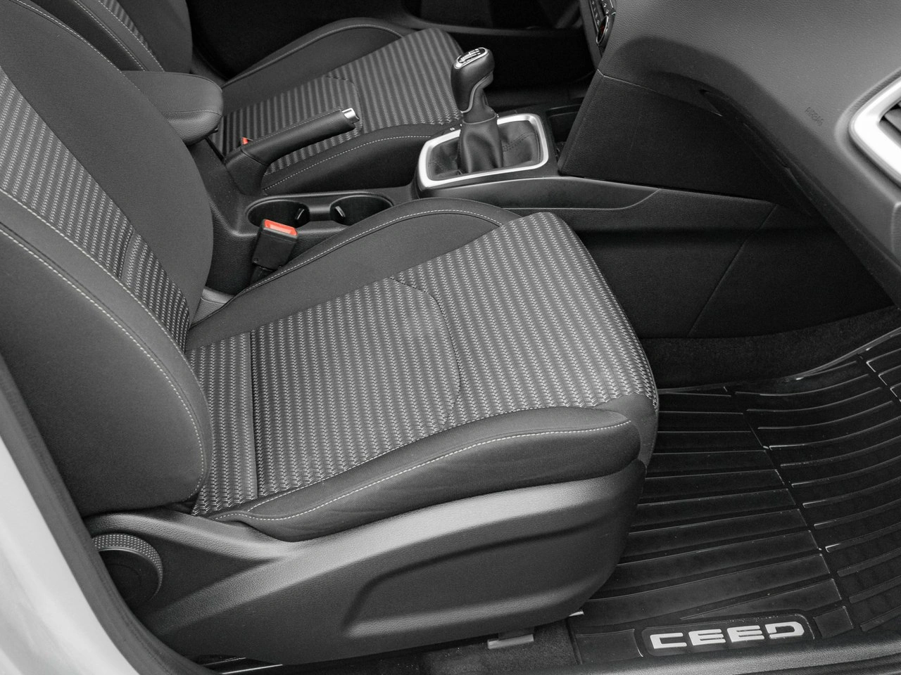 Kia Ceed - Zdjęcie 27