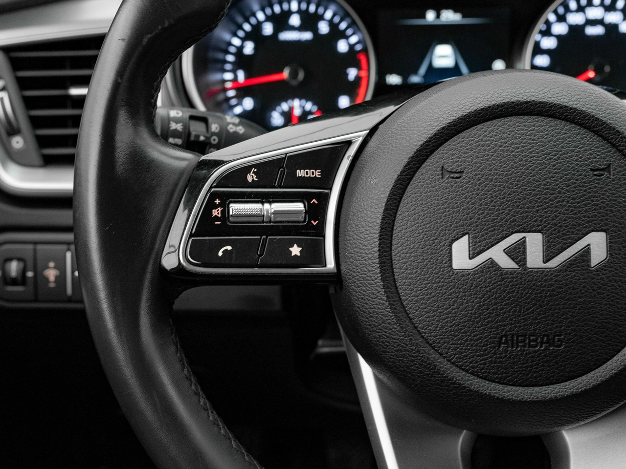 Kia Ceed - Zdjęcie 15