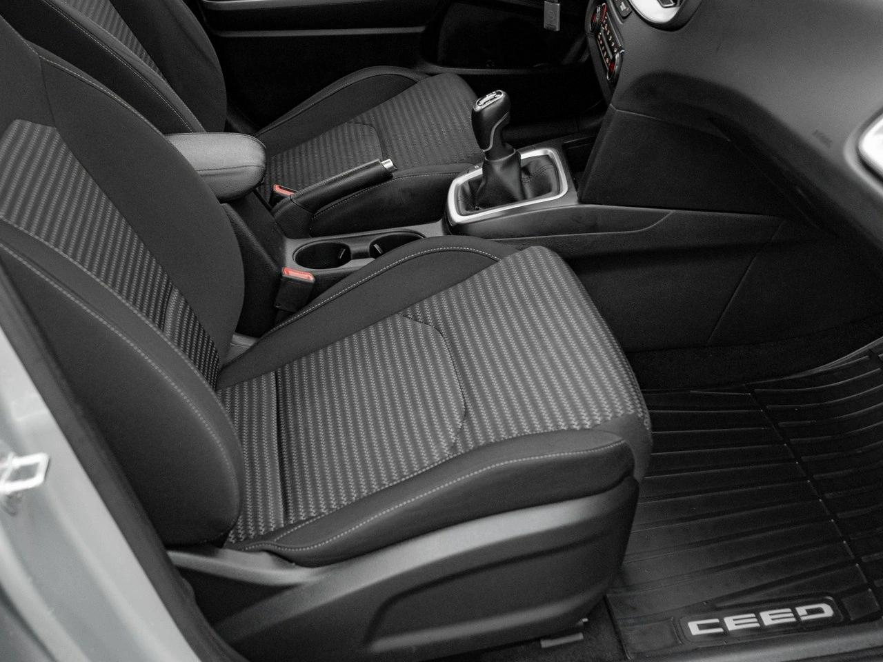Kia Ceed - Zdjęcie 28