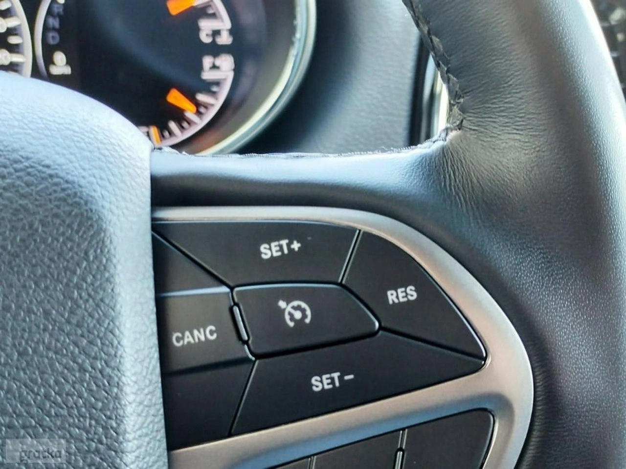 Jeep Grand Cherokee - Zdjęcie 9