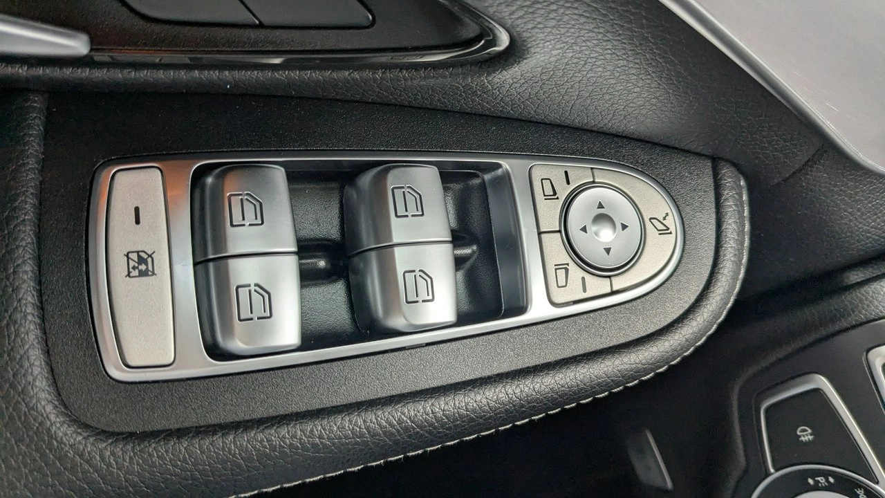 Mercedes C 300 - Zdjęcie 36