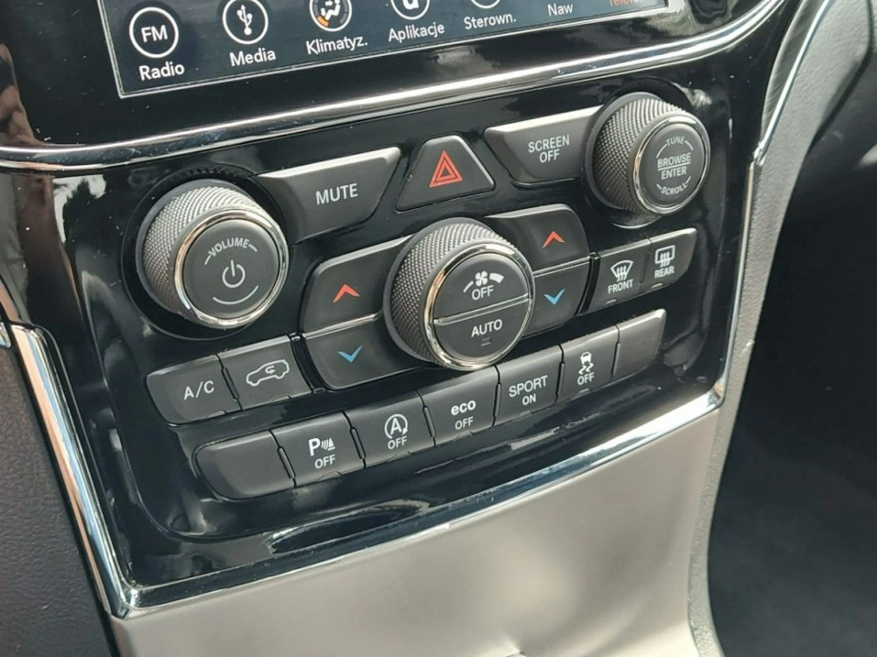 Jeep Grand Cherokee - Zdjęcie 15